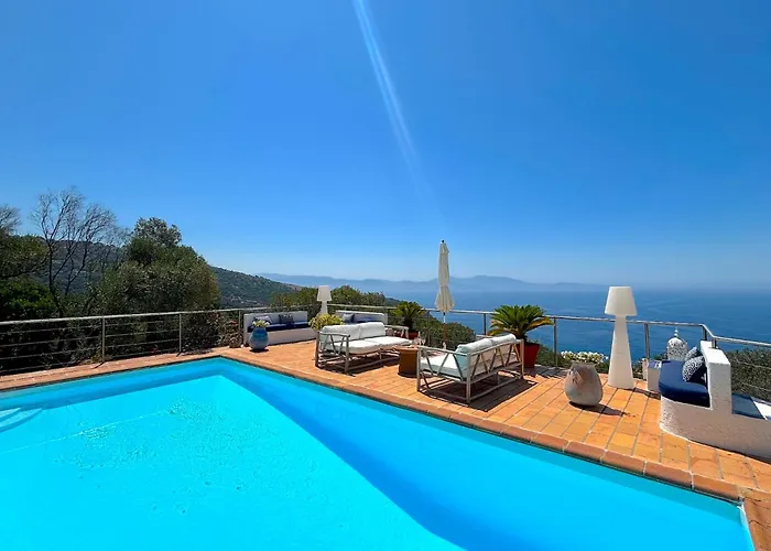 Paomia Villa Cargese