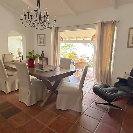 Paomia Villa Cargèse