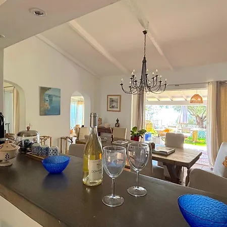 Paomia Villa Cargèse