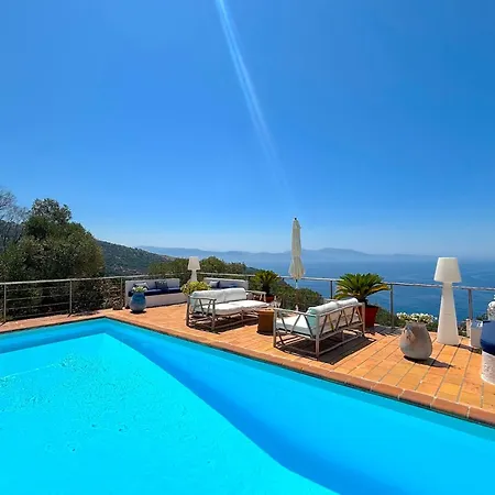 Paomia Villa Cargèse