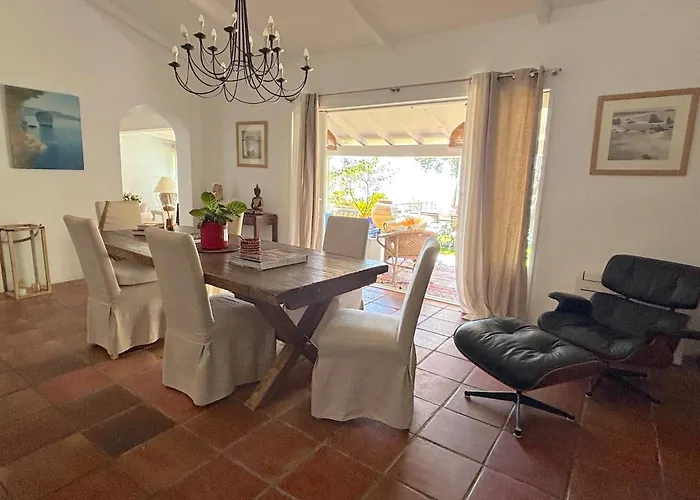 Paomia Vila Cargèse